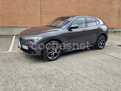 Usado Alfa Romeo Stelvio Executive 210 CV (154 kW) 2019 Gris / plata SUV