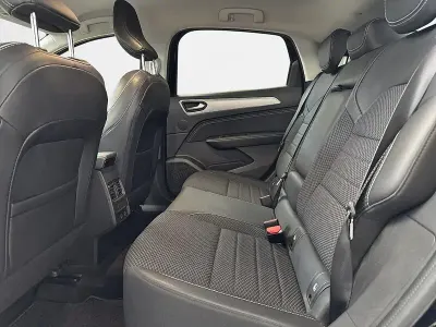 Usado Renault Arkana Techno 145 CV (106 kW) 2023 Negro SUV