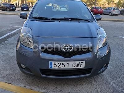 Usado Toyota Yaris 90 CV (66 kW) 2009 Gris / plata Utilitario