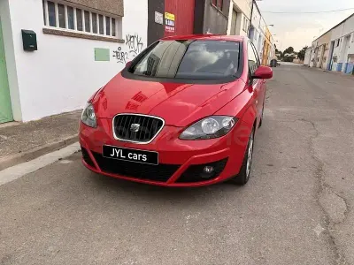 Usado Seat Altea Style 140 CV (102 kW) 2011 Rojo Monovolumen