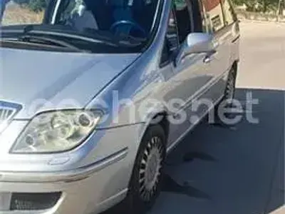 Usado Lancia Phedra 128 CV (94 kW) 2005 Gris / plata Monovolumen