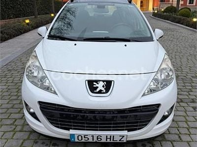 Usado Peugeot 207 Active 95 CV (69 kW) 2012 Blanco Familiar