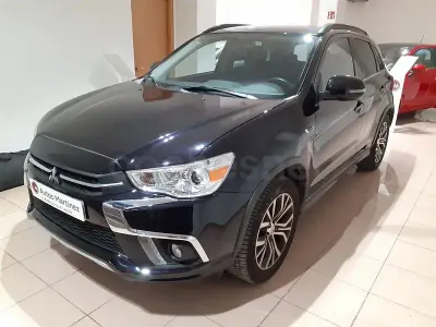 Usado Mitsubishi ASX Motion 117 CV (86 kW) 2018 Negro SUV