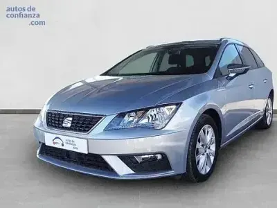 Usado Seat Leon Style 110 CV (80 kW) 2018 Gris
