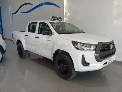 Usado Toyota HiLux 150 CV (110 kW) 2021 Blanco Pickup/Camioneta