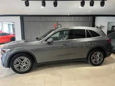 Usado Mercedes GLC220 197 CV (144 kW) 2023 Gris / plata SUV
