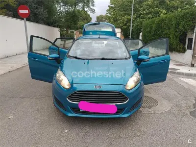 Usado Ford Fiesta Trend 75 CV (55 kW) 2015 Azul Utilitario