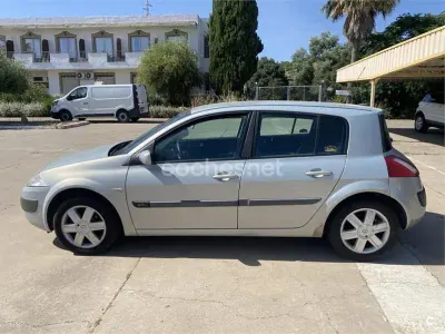 Usado Renault Mégane Authentique 80 CV (58 kW) 2004 Gris / plata Berlina