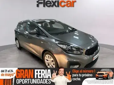 Usado Kia Carens 115 CV (84 kW) 2017 Gris Monovolumen