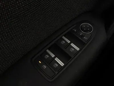 Usado Renault Captur Techno 100 CV (73 kW) 2025 Azul SUV