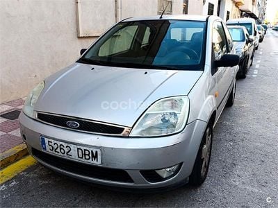 Gris / plata Usado 2004 Ford Fiesta Coupe | 1800 € (Precio justo)