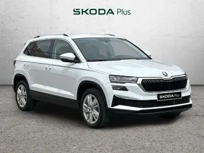 Usado Skoda Karoq Selection 150 CV (110 kW) 2025 Blanco SUV