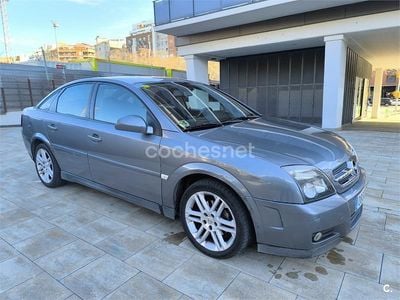Usado Opel Vectra Elegance 150 CV (110 kW) 2005 Gris / plata Berlina