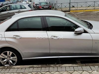 Usado Mercedes E250 Avantgarde 204 CV (150 kW) 2010 Gris / plata Berlina