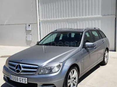 Usado Mercedes C220 170 CV (125 kW) 2010 Gris / plata Familiar