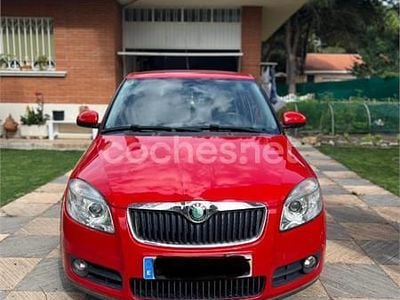 Usado Skoda Fabia 60 CV (44 kW) 2010 Rojo Familiar