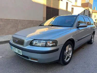 Usado Volvo V70 130 CV (95 kW) 2004 Azul Familiar