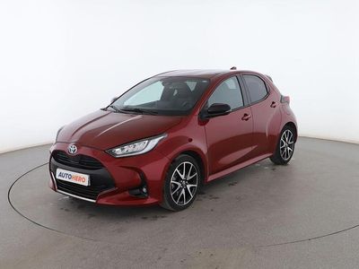 Rojo Usado 2021 Toyota Yaris Hybrid Style Utilitario | 16.899 € (Un poco caro)