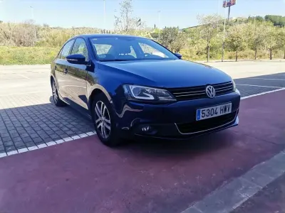 Usado VW Jetta Sport 105 CV (77 kW) 2014 Azul Berlina