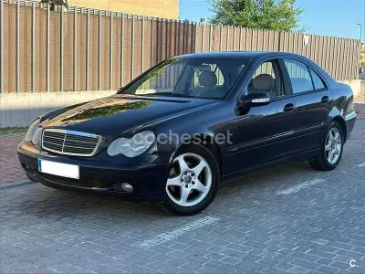 Usado Mercedes C200 Classic 163 CV (119 kW) 2001 Azul Berlina