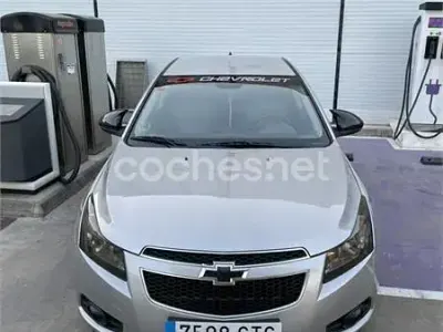 Usado Chevrolet Cruze LS 125 CV (91 kW) 2010 Gris / plata Berlina