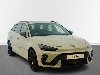 Gris / plata Usado 2025 Cupra Leon Familiar | 30.900 € (Caro)