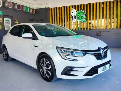 Usado Renault Mégane II Life 115 CV (84 kW) 2021 Gris / plata Berlina