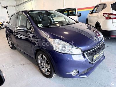 Usado Peugeot 208 Allure 92 CV (67 kW) 2013 Azul Utilitario
