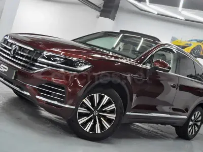 Second-hand VW Touareg 381 CP (280 kW) 2023 Roșu SUV