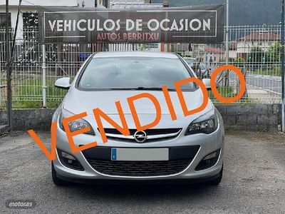 Usado Opel Astra 110 CV (80 kW) 2015 Plateado Berlina