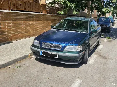 Usado Volvo S40 105 CV (77 kW) 1999 Verde Berlina