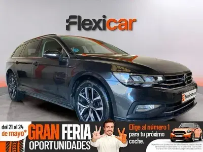 Käytetty VW Passat R-line 150 HP (110 kW) 2022 Musta Farmari