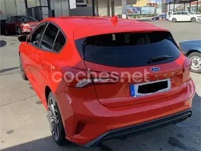 Usado Ford Focus ST-Line 125 CV (91 kW) 2018 Rojo Berlina