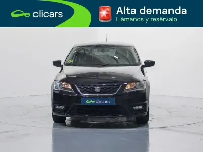 Usado Seat Toledo Reference 105 CV (77 kW) 2015 Negro Utilitario