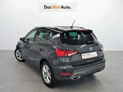 Usado Seat Arona FR 110 CV (80 kW) 2022 Gris SUV