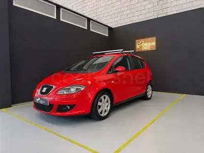 Usado Seat Altea Reference 105 CV (77 kW) 2005 Rojo Monovolumen