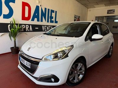 Usado Peugeot 208 Allure 100 CV (73 kW) 2017 Blanco Utilitario