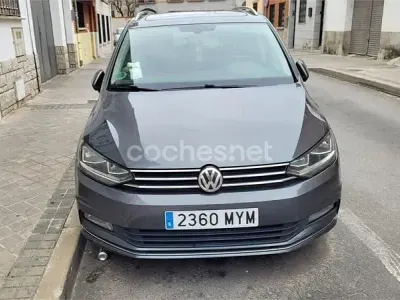 Usado VW Touran Advance 115 CV (84 kW) 2016 Gris / plata Monovolumen