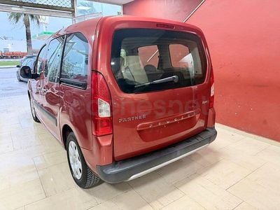 Usado Peugeot Partner Tepee Outdoor 92 CV (67 kW) 2010 Granate Monovolumen