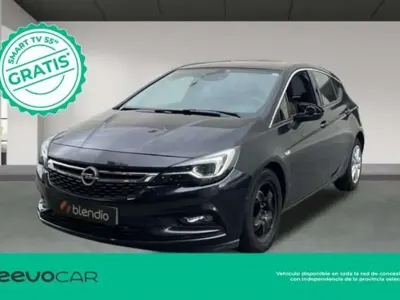 Usado Opel Astra Business 131 CV (96 kW) 2015 Negro Utilitario