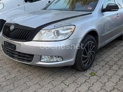 Usado Skoda Octavia 160 CV (117 kW) 2009 Gris / plata Familiar