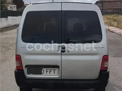 Usado Peugeot Partner Tepee Outdoor 90 CV (66 kW) 2009 Gris / plata Monovolumen