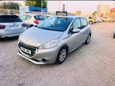 Usado Peugeot 208 Allure 92 CV (67 kW) 2013 Gris / plata Utilitario