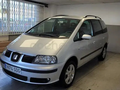 Usado Seat Alhambra Reference 115 CV (84 kW) 2008 Gris / plata Monovolumen