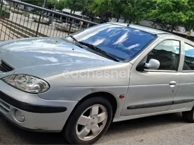 Usado Renault Mégane II Expression 110 CV (80 kW) 2002 Gris / plata Berlina