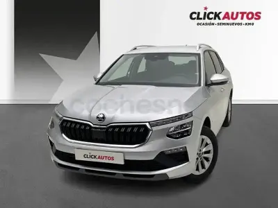 Usado Skoda Kamiq Selection 115 CV (84 kW) 2025 Gris / plata SUV