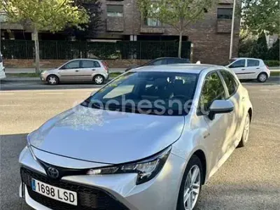 Usado Toyota Corolla Active 122 CV (89 kW) 2021 Gris / plata Berlina