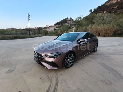 Usado Mercedes CLA200 Shooting Brake 163 CV (119 kW) 2023 Amarillo Familiar