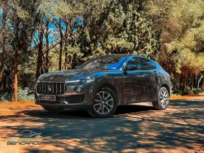 Usado Maserati Levante 275 CV (202 kW) 2017 Gris SUV