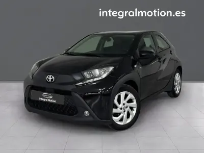 Usado Toyota Aygo X Play 72 CV (52 kW) 2025 Negro SUV